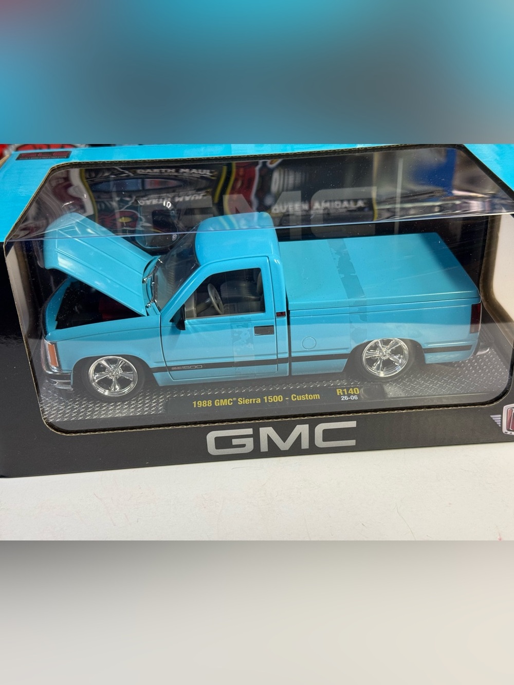 M2 Machines 1988 GMC SIERRA 1500 CUSTOM 1:24